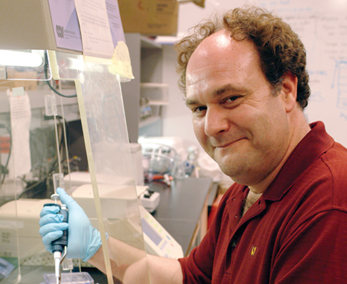 Ferran Garcia Pichel working in lab